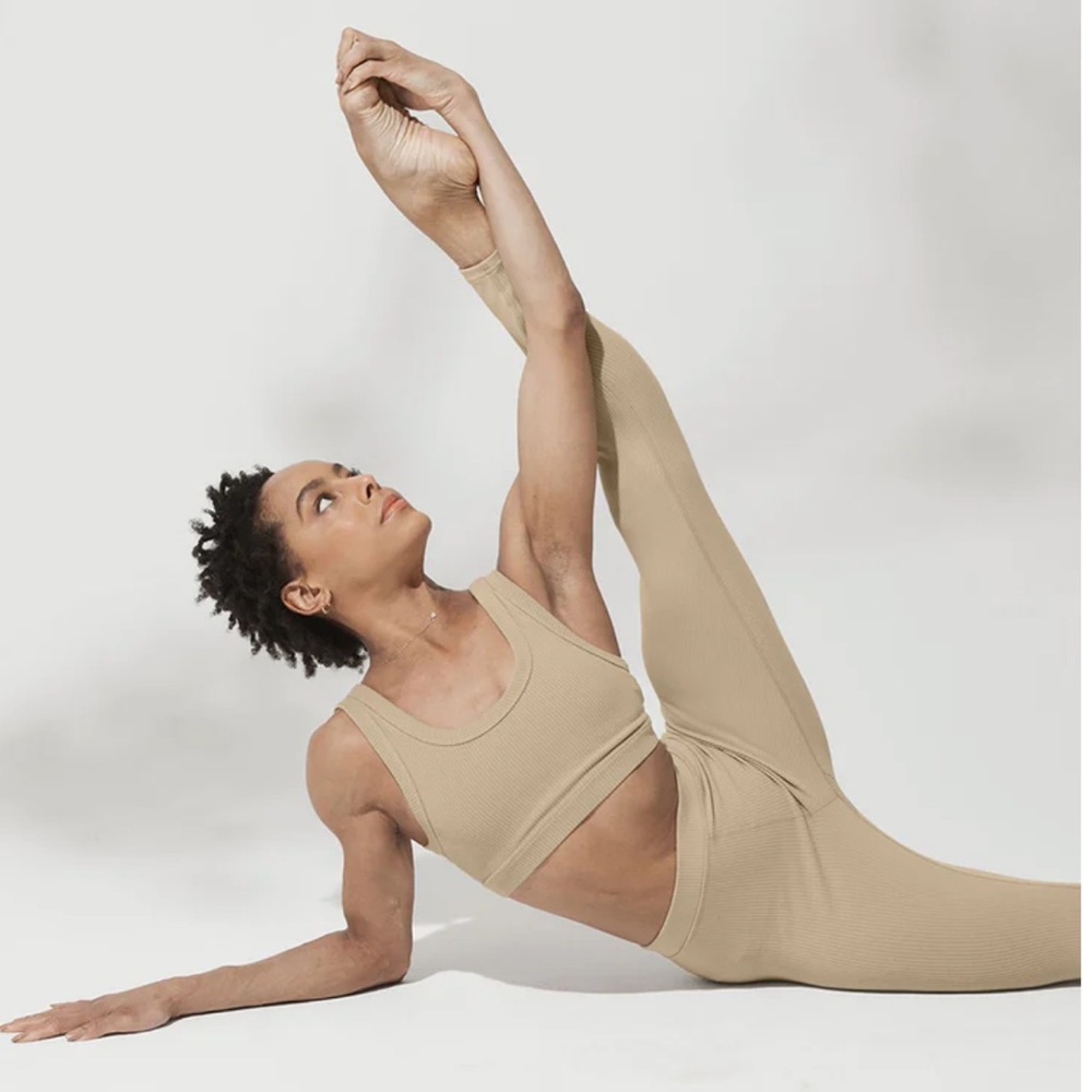 Alo Yoga set - California Sand (Wellness bra and Blissful 7/8 leggings)